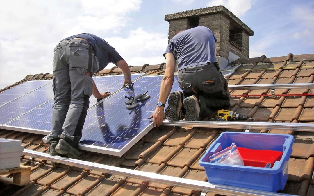 برق خانه خود را بفروشید و درآمد کسب کنید/ برای نصب پنل خورشیدی در خانه‌ چقدر باید هزینه کنیم؟