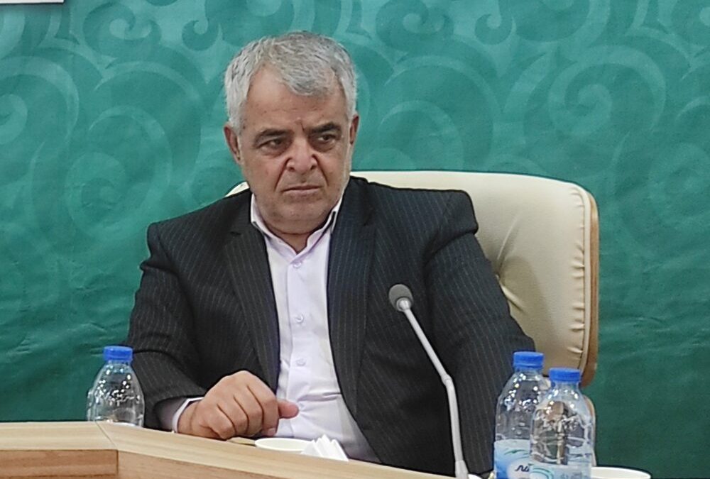 راه‌ جذب سرمایه‌گذار حضور و سرمایه‌گذاری هلدینگ‌های دولتی در منطقه است