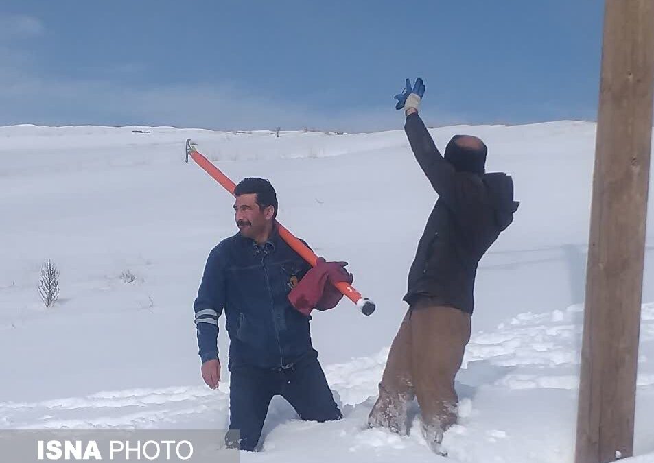 قهرمانان زمستان؛ روایت ایثارگران صنعت برق زنجان در دل کولاک