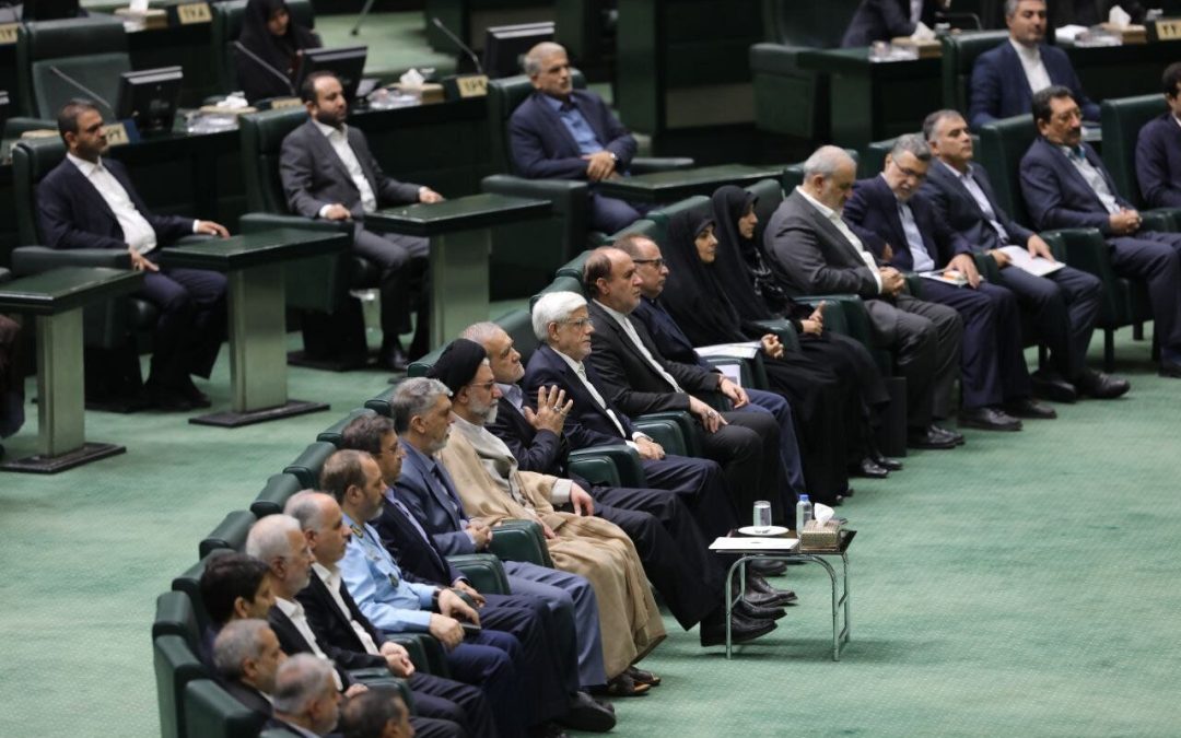 مدیران دولتی و مقامات سیاسی، ارتقای شغلی بالاتر از کارشناسی گرفتند