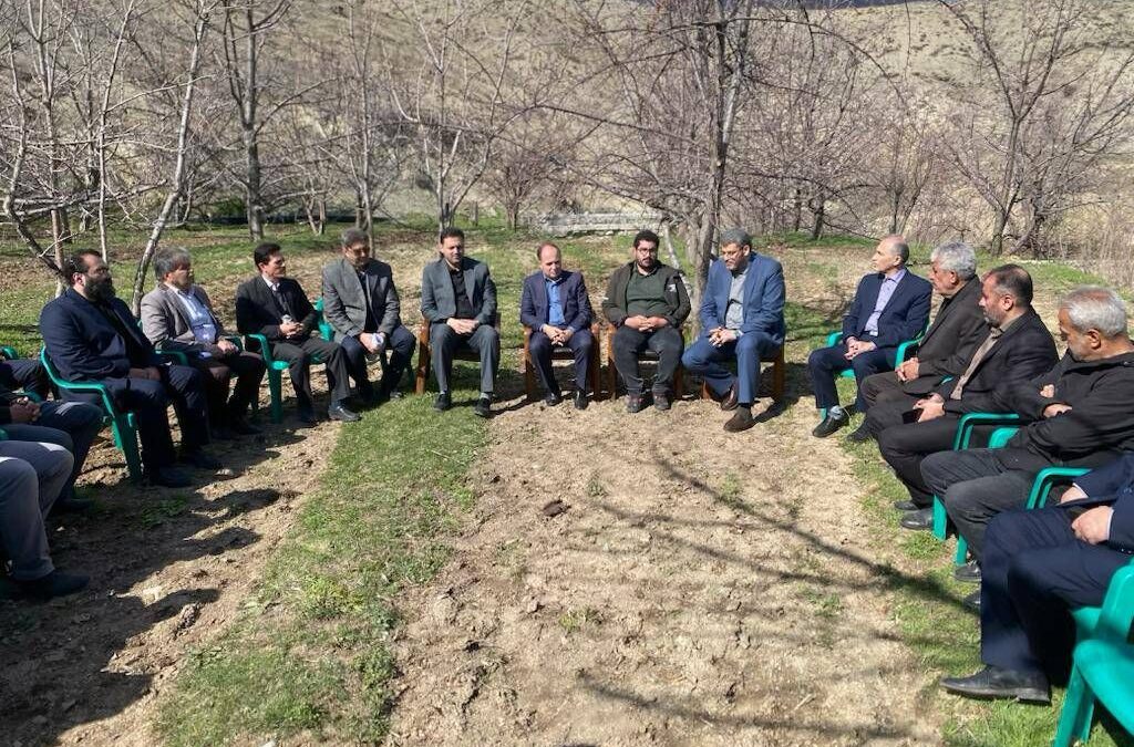 بازدید وزیر جهاد کشاورزی از شمیرانات و گفت وگو با باغداران/در کنار کشاورزان هستیم