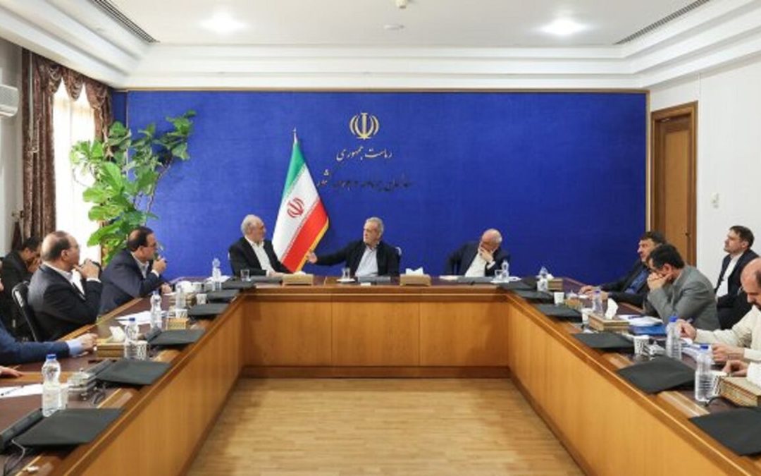 پزشکیان: از ظرفیت نخبگان و دانشگاهیان در تدوین برنامه‌های توسعه استفاده شود