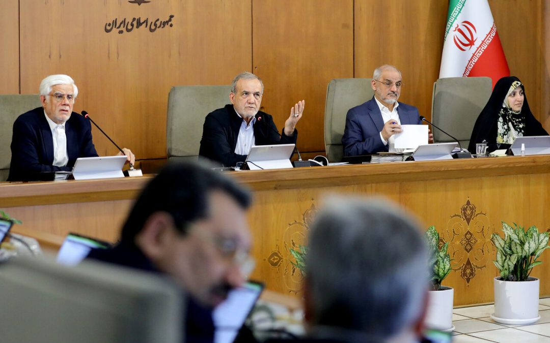 تجهیز همه مراکز دولتی به پنل‌های خورشیدی و قطع مصرف آنها از شبکه سراسری