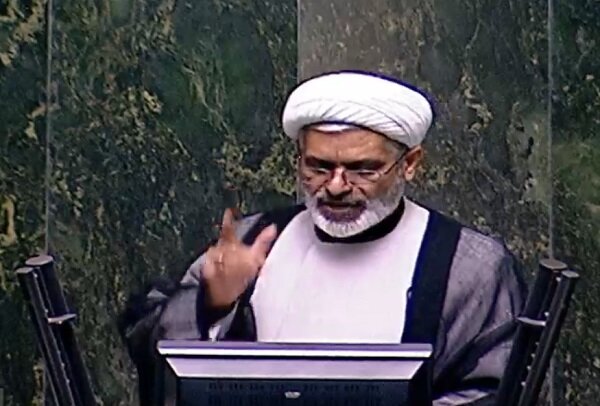 نماینده شاهین‌دژ: به هر شهروند روزانه یک لیتر بنزین اختصاص یابد