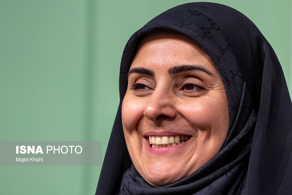 قیمت اتوبوس برای بخش خصوصی به صرفه نیست/تکمیل راه آهن رشت_ آستارا تا پایان دولت چهاردهم